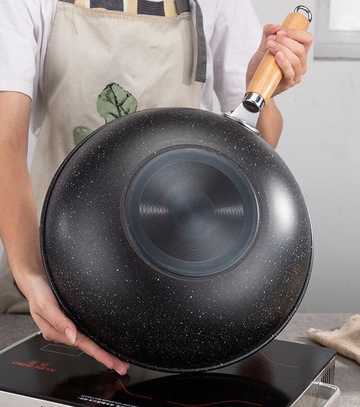 Le Aino Wok à fond plat