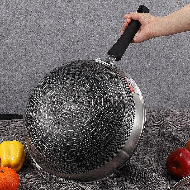 Le Akagi Wok à Fond Rond